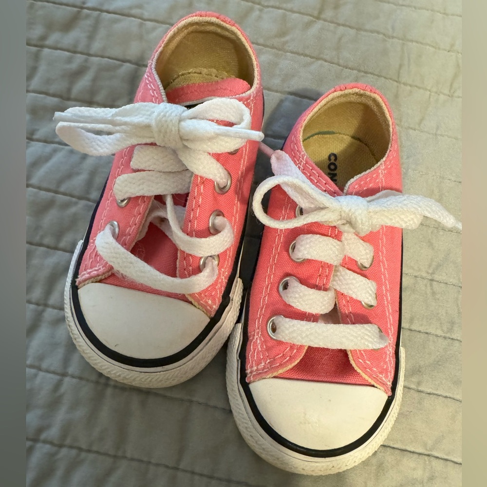Converse Tennis Shoes